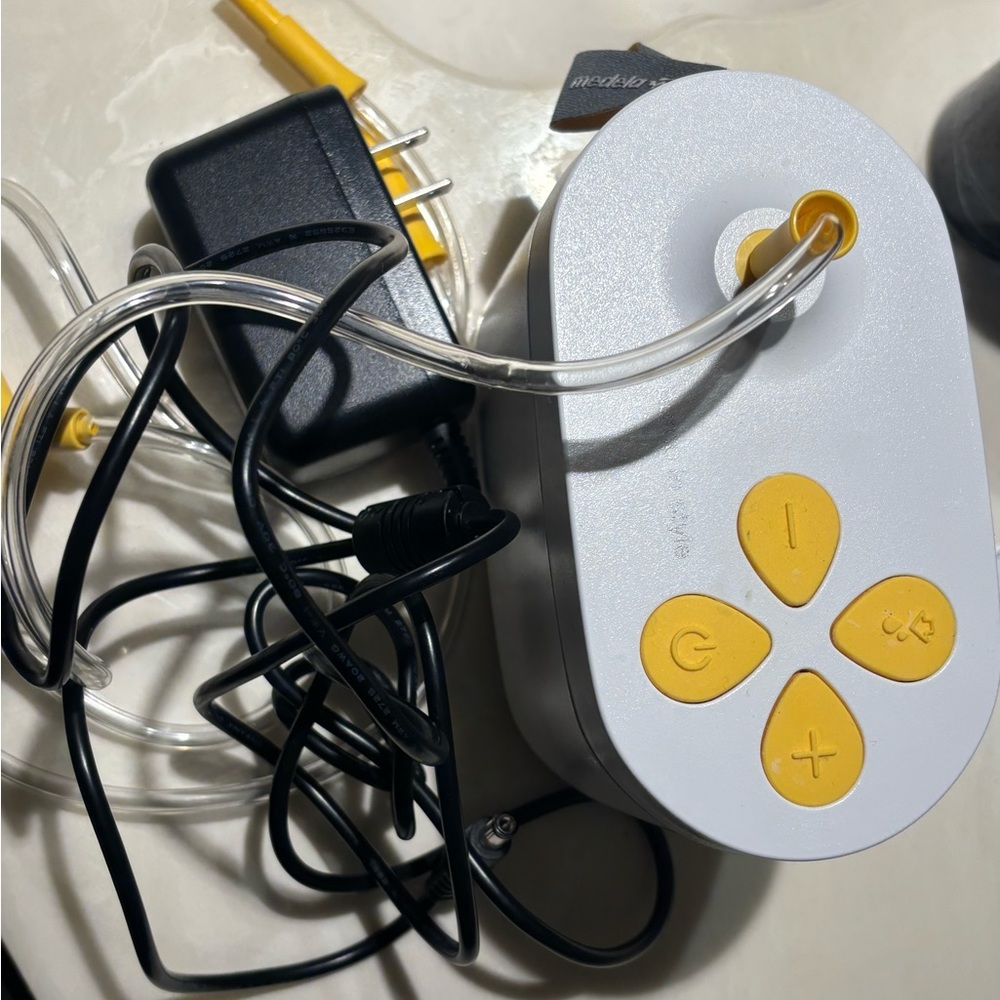 Medela Yellow and Gray Charger for Versatile Use